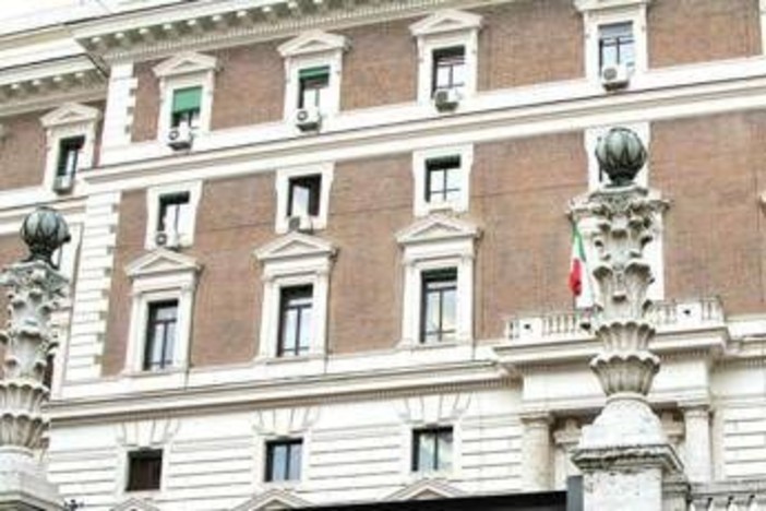 Choc al Viminale, dipendente si lancia dal quarto piano e muore Choc al Viminale, dipendente si lancia dal quarto piano e muore