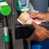 Carburanti, torna l’accisa piena: il diesel aumenta di 6 centesimi