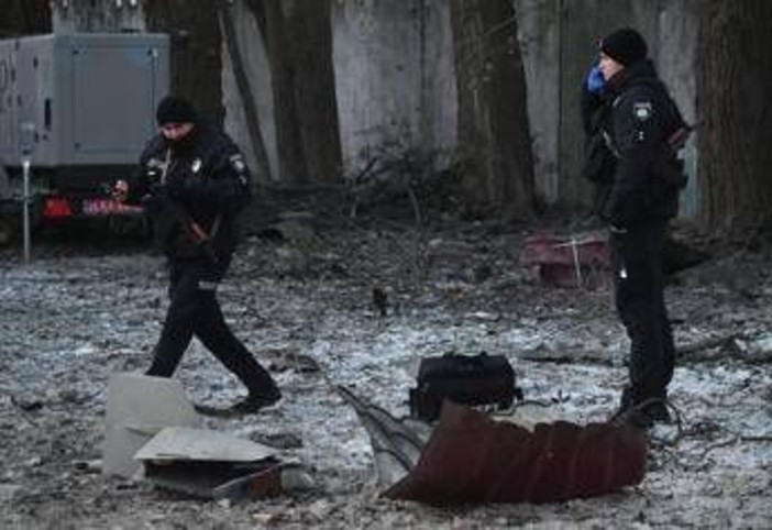 Ucraina, polizia: &quot;Uomo spara vicino a Kiev, due morti&quot;