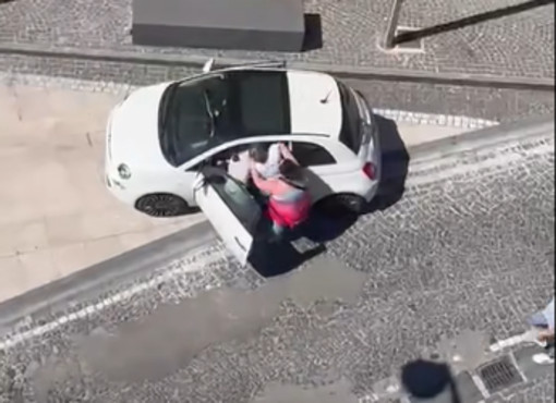 Napoli, consigliera comunale di Casalnuovo denuncia: "Aggredita in strada per il mio ruolo politico" Napoli, consigliera comunale di Casalnuovo denuncia: "Aggredita in strada per il mio ruolo politico"