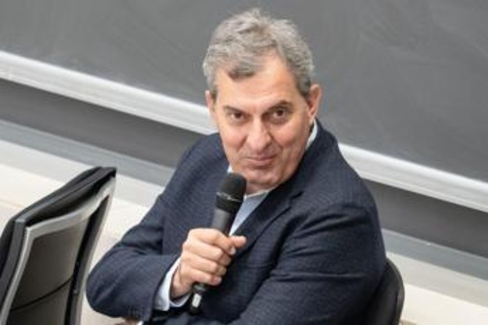 Maturità 2026, Calabresi: "Che emozione, libro nato da dialogo con maturandi" Maturità 2026, Calabresi: "Che emozione, libro nato da dialogo con maturandi"