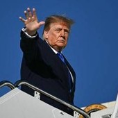 Ucraina, Musk riaccende Starlink: ordine di Trump. Europa cerca un negoziatore per trattare con Putin