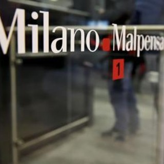 Malore per comandante aereo, atterraggio d'emergenza a Malpensa