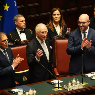 La prima volta di Re Carlo in Parlamento, cita Dante e ricorda Falcone